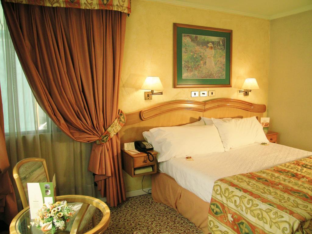 Hotel Torremayor Lyon Santiago Ngoại thất bức ảnh